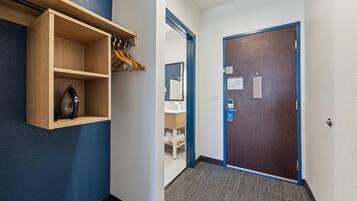 Ensemble douche/baignoire, sèche-cheveux, serviettes fournies