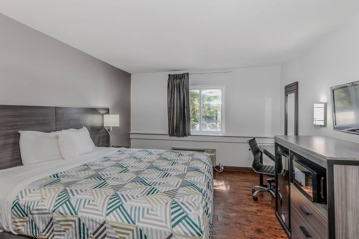 واي فاي مجانًا وملاءات أسرّة