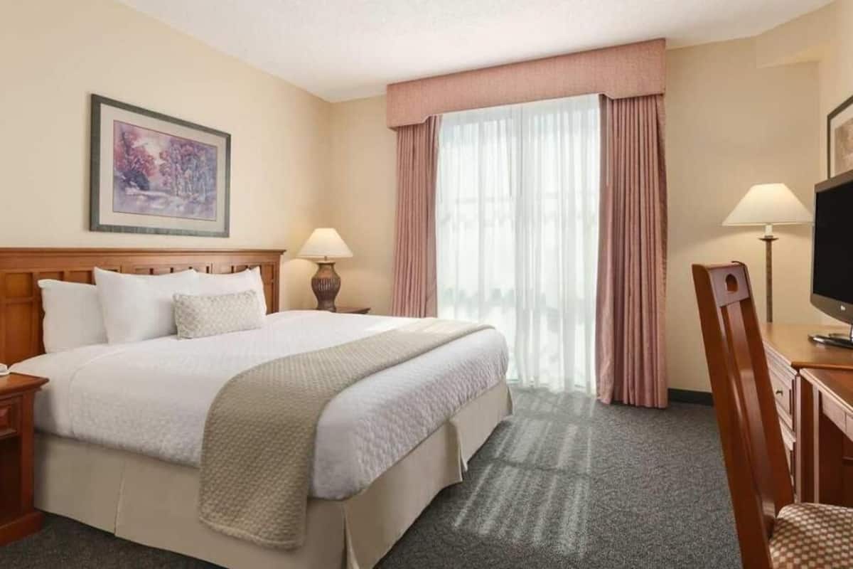 1 bedroom, in-room safe, desk, blackout drapes