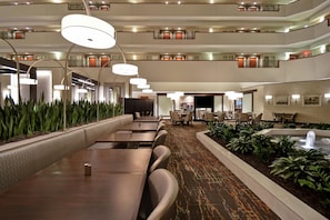 Breakfast area - Embassy Suites Little Rock (Little Rock)