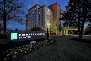 Exterior - Embassy Suites Little Rock (Little Rock)
