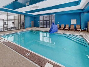 Indoor pool, sun loungers