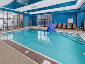 Indoor pool, sun loungers