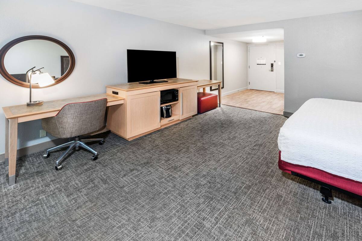 in-room safe, individually decorated, individually furnished, desk