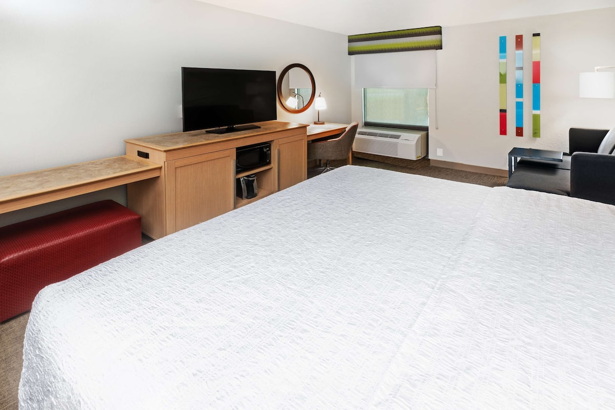 One King Bed, Non-Smoking | Down comforters, pillowtop beds, individually decorated
