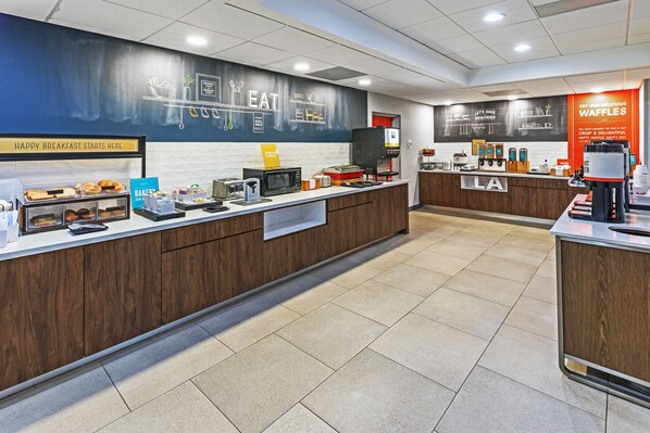 Free daily buffet breakfast  - Hampton Inn Sulphur/Lake Charles Area (Sulphur)