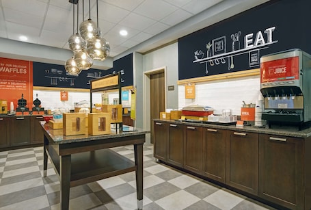 Café da manhã com buffet grÔtis todos os dias