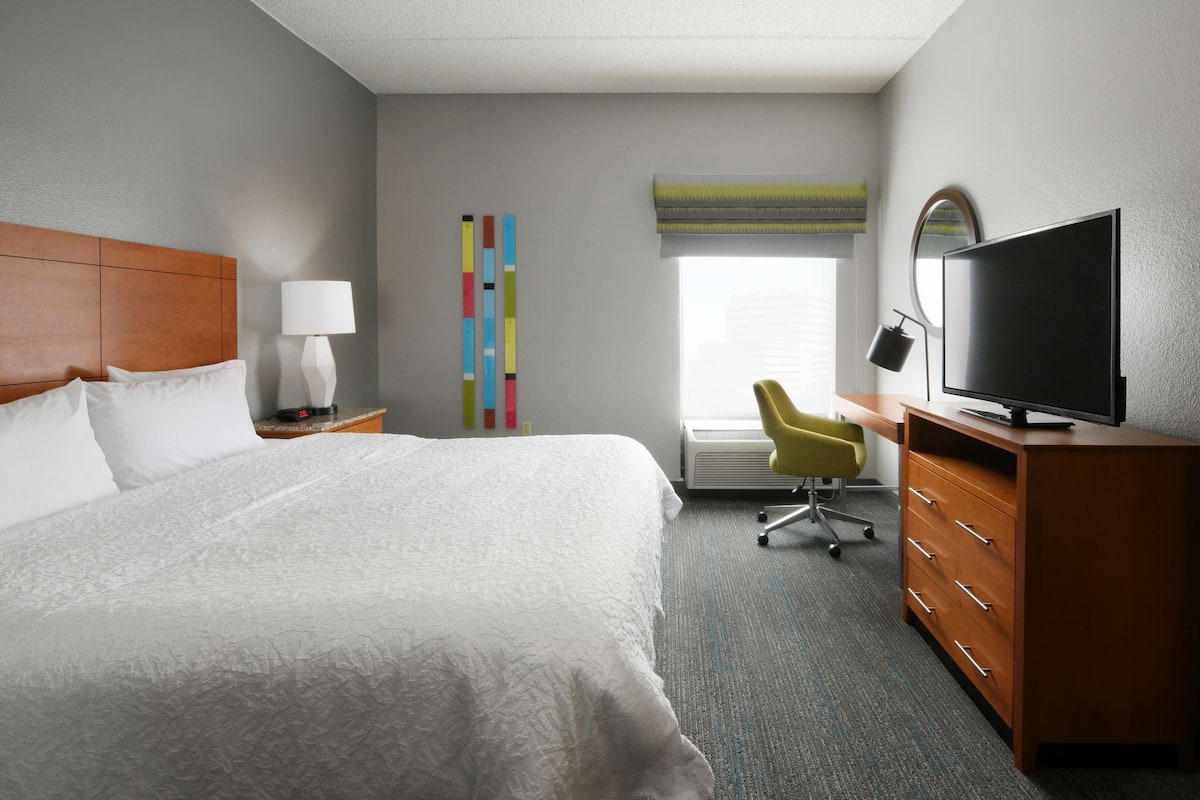 1 bedroom, premium bedding, pillowtop beds, individually decorated