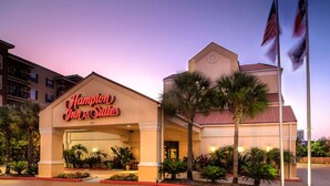 The exterior of Hampton Inn & Suites with a clear sky and palm trees. - Hampton Inn & Suites Houston Medical Center NRG Park (Houston)