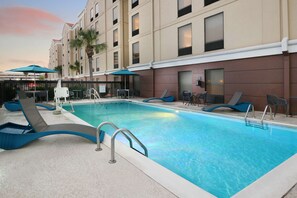 Outdoor pool - Hampton Inn & Suites Houston Medical Center NRG Park (Houston)