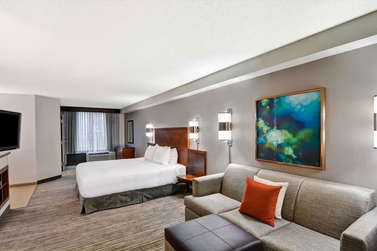 Literie hypoallergénique, matelas Tempur-Pedic, bureau