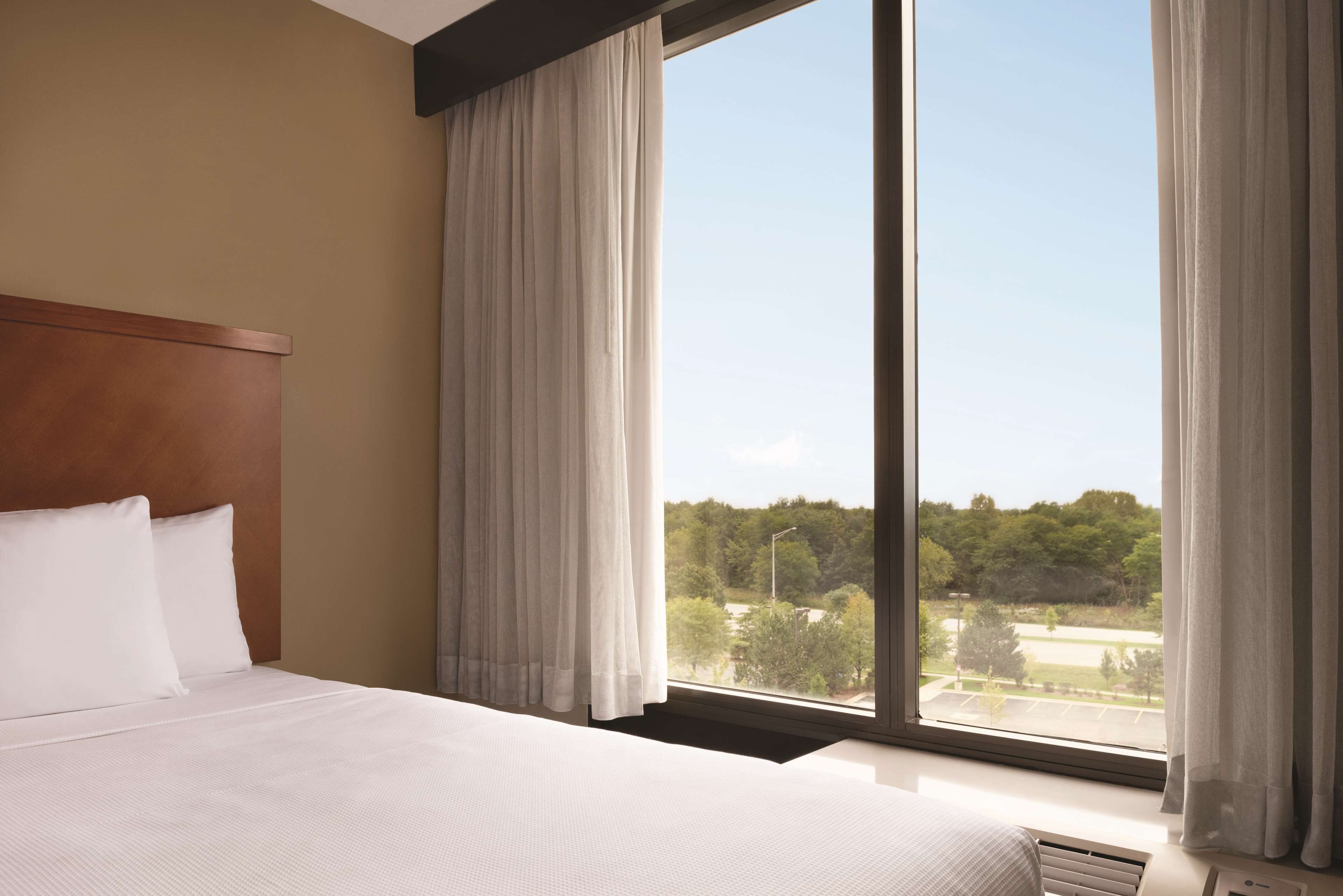 premium bedding, down duvets, in-room safe, desk