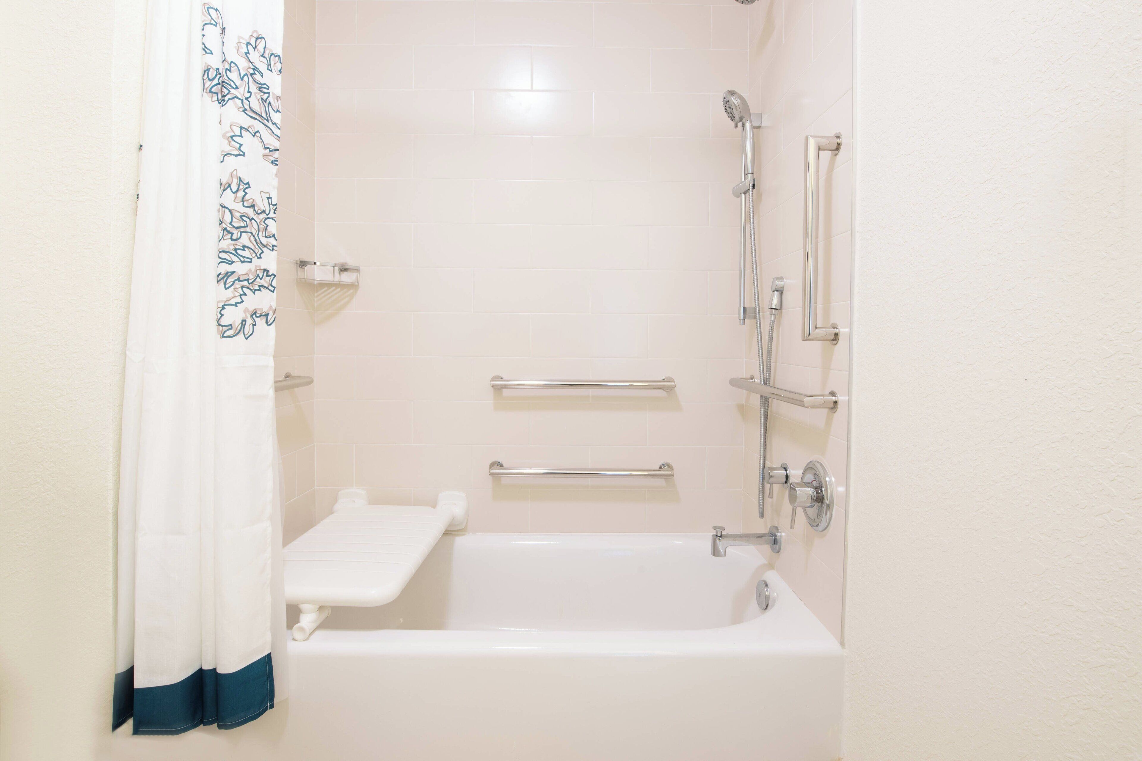combined shower/bathtub, free toiletries, hair dryer, towels