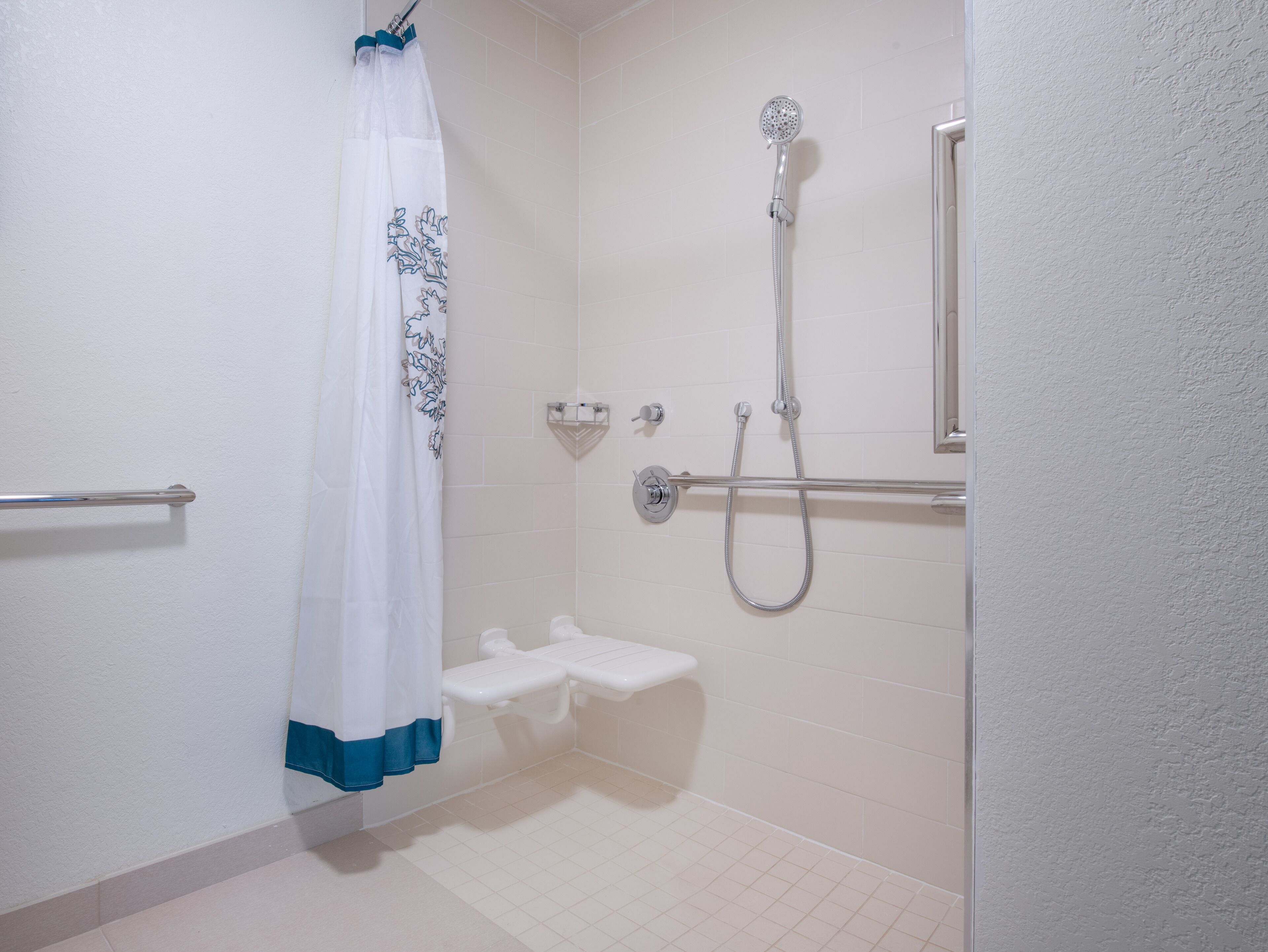 combined shower/bathtub, free toiletries, hair dryer, towels