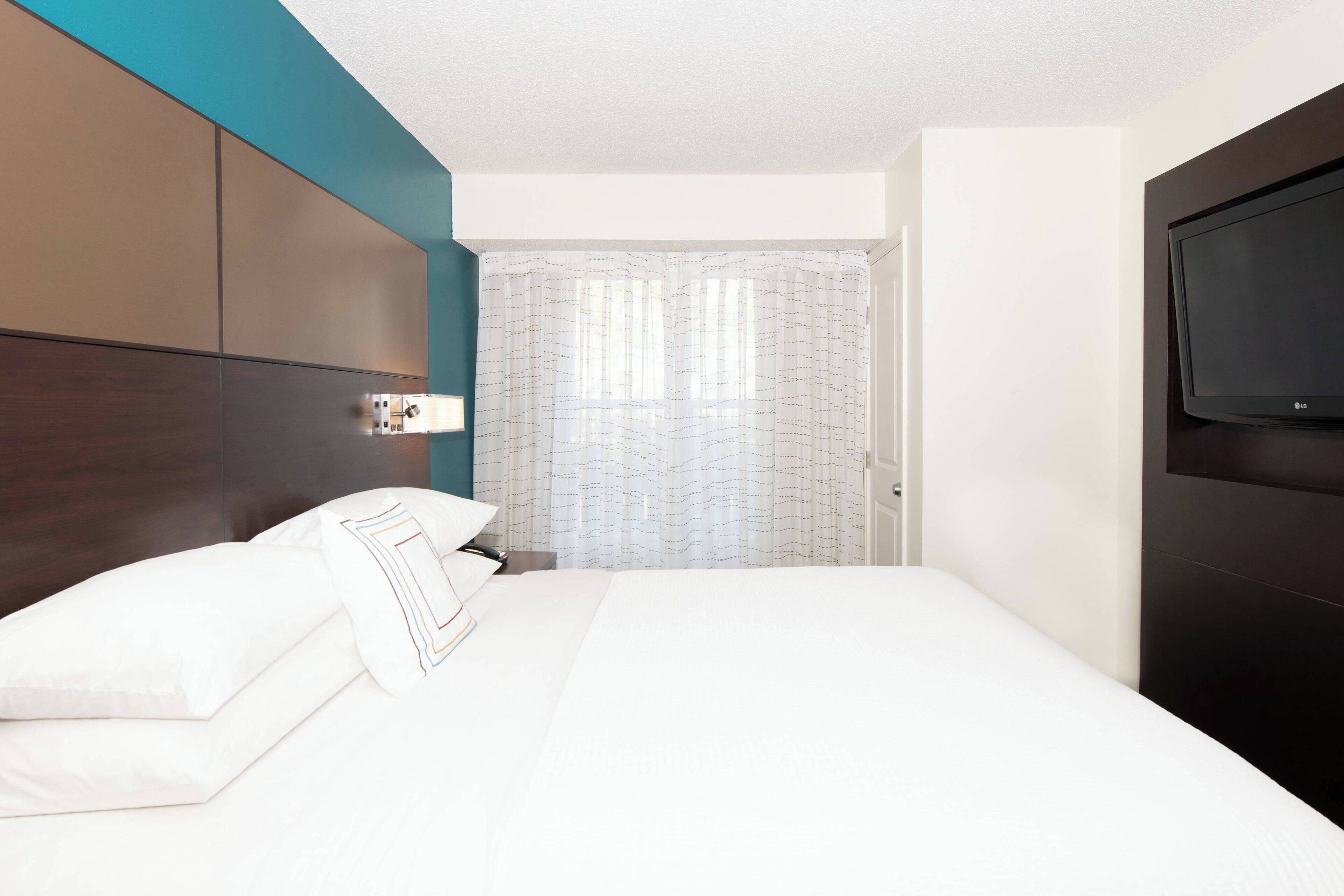 premium bedding, in-room safe, desk, laptop workspace