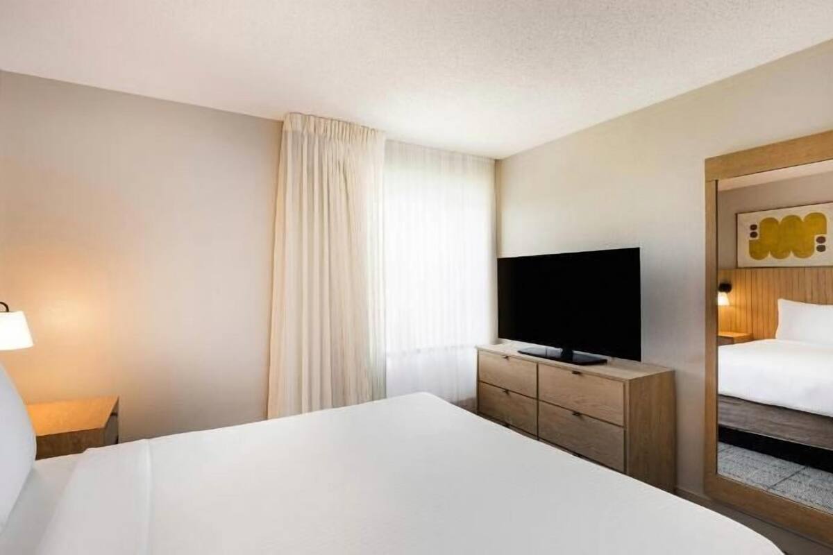 1 bedroom, premium bedding, down comforters, memory foam beds