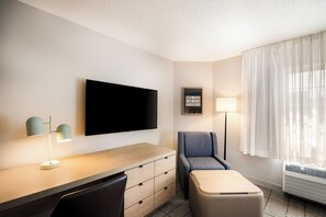 36-inch flat-screen TV with cable channels, TV - Sonesta Simply Suites Birmingham Hoover (Birmingham)