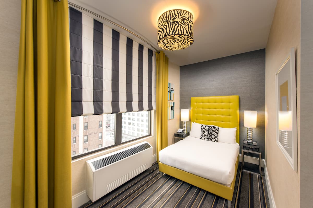 Habitación estándar | Ropa de cama de alta calidad y edredón