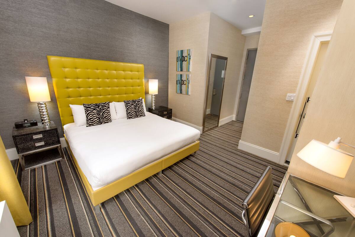 Superior Room, 1 King Bed | Premium bedding, down comforters, in-room safe, blackout drapes