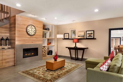 Country Inn & Suites by Radisson Romeoville - Bolingbrook