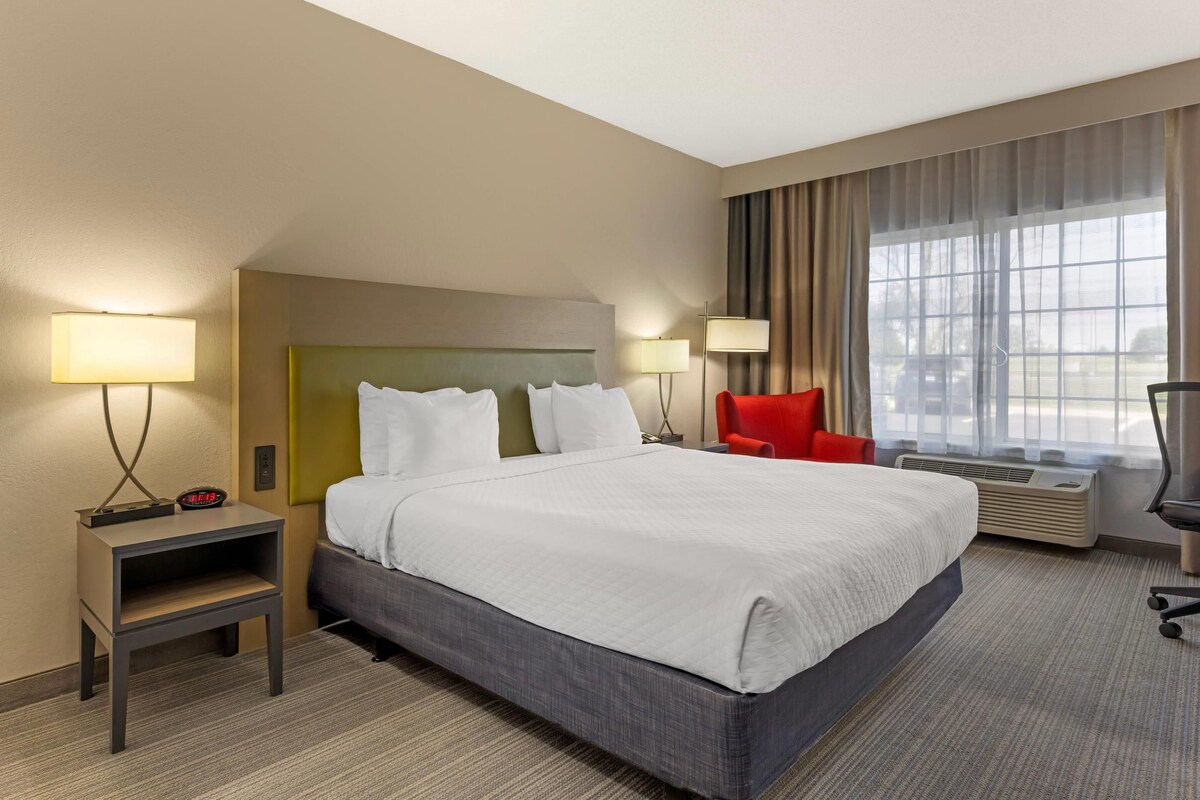 Premium bedding, down comforters, desk, blackout drapes