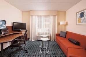 Zimmer, 1 King-Bett, Nichtraucher | Wohnbereich | 42-Zoll-Smart-TV mit Satellitenempfang, Fernseher, Netflix
