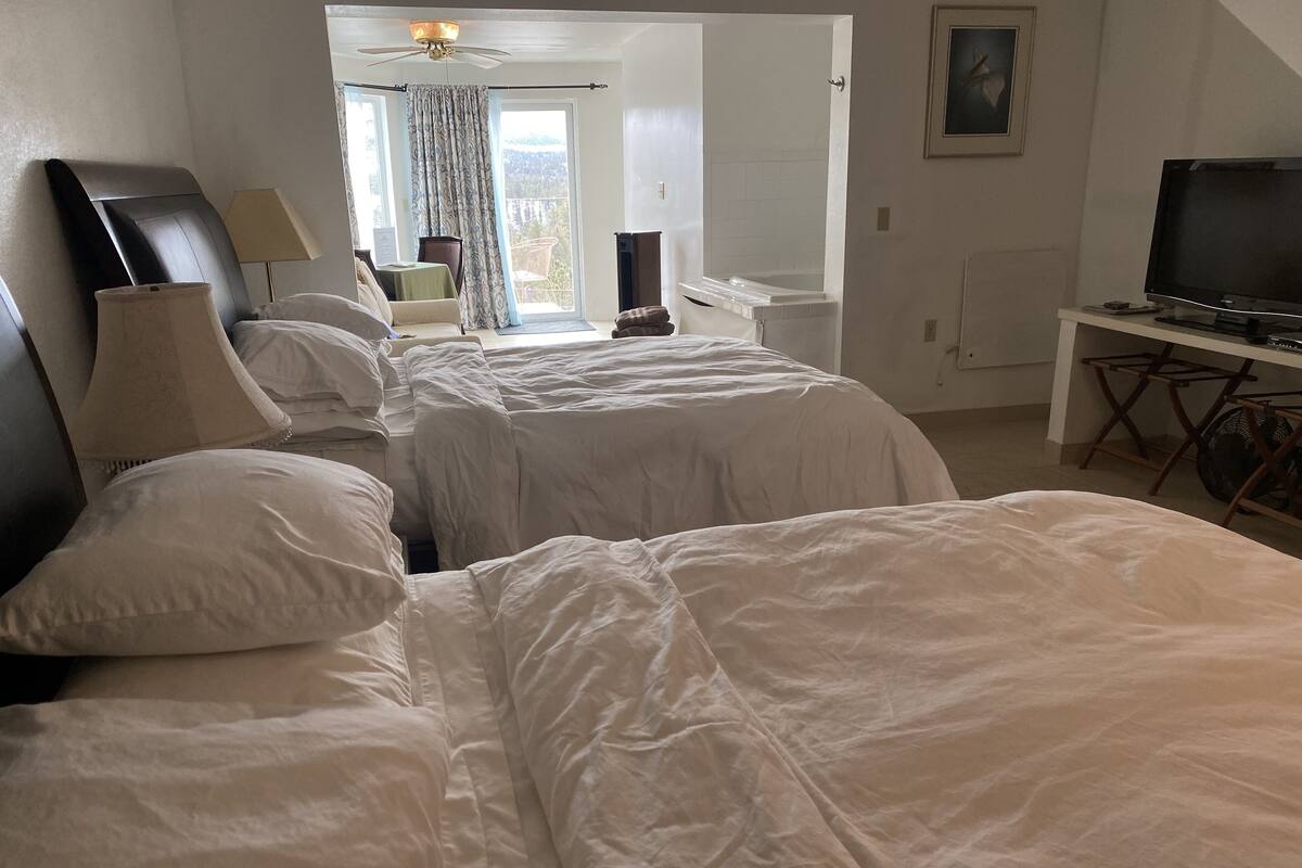 Quarto, 2 camas Queen, vista para a montanha (Red Rock Suite) | Quartos à prova de som, Wi-Fi de cortesia, roupa de cama