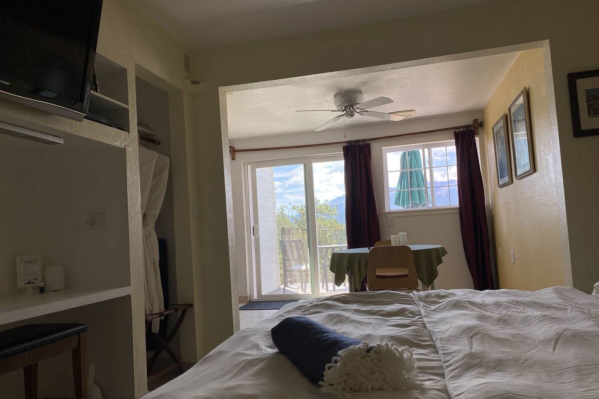 Creek Suite | Soundproofing, free WiFi, bed sheets