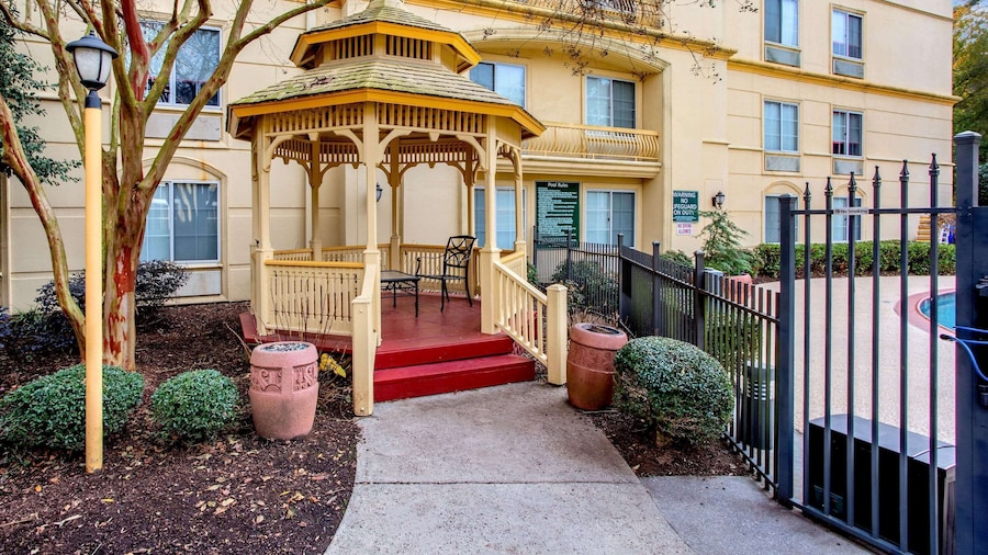 La Quinta Inn & Suites by Wyndham Raleigh Crabtree