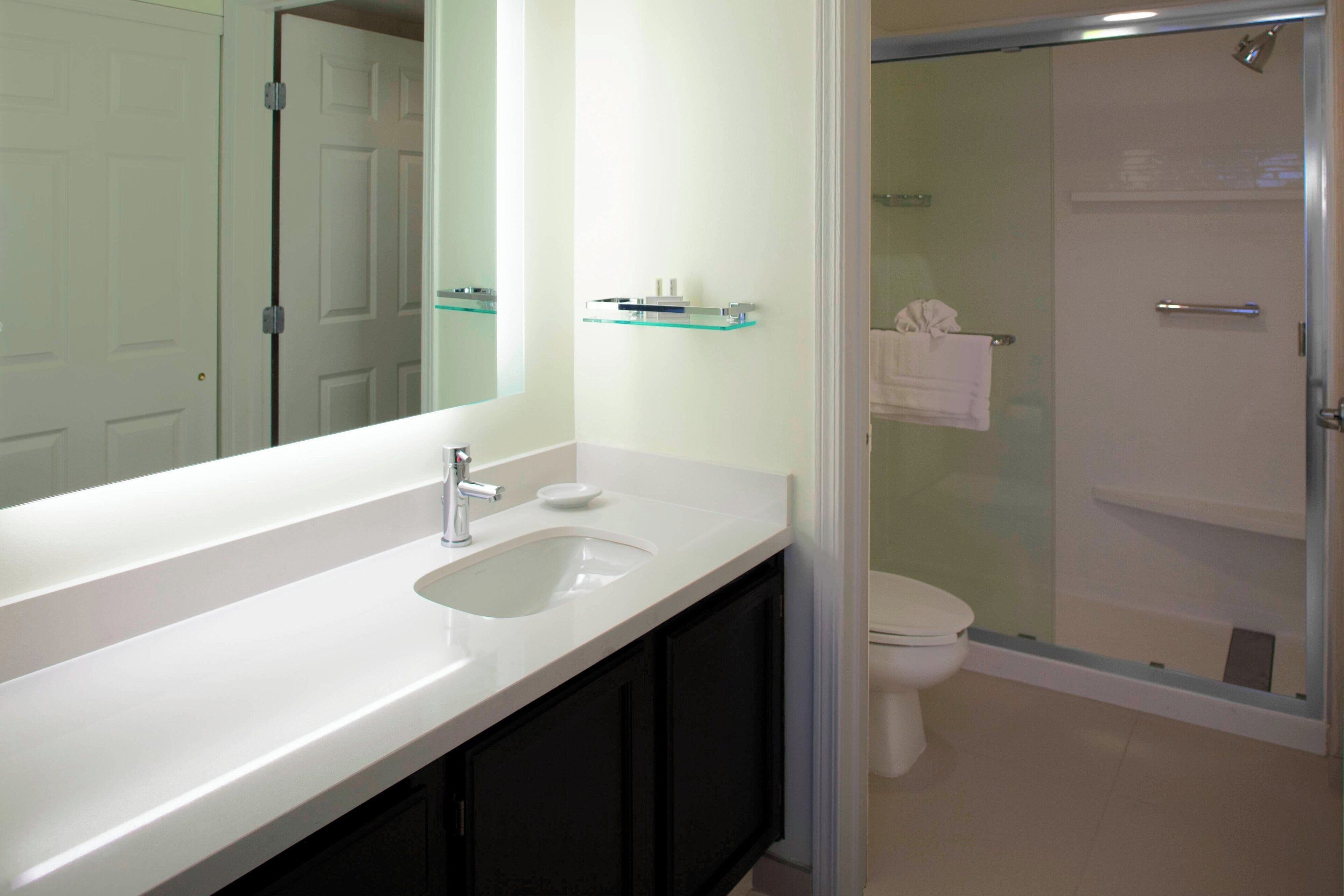 combined shower/bathtub, free toiletries, hair dryer, towels