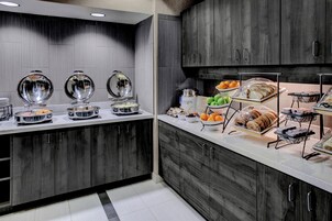 Desayuno continental incluido todos los días 