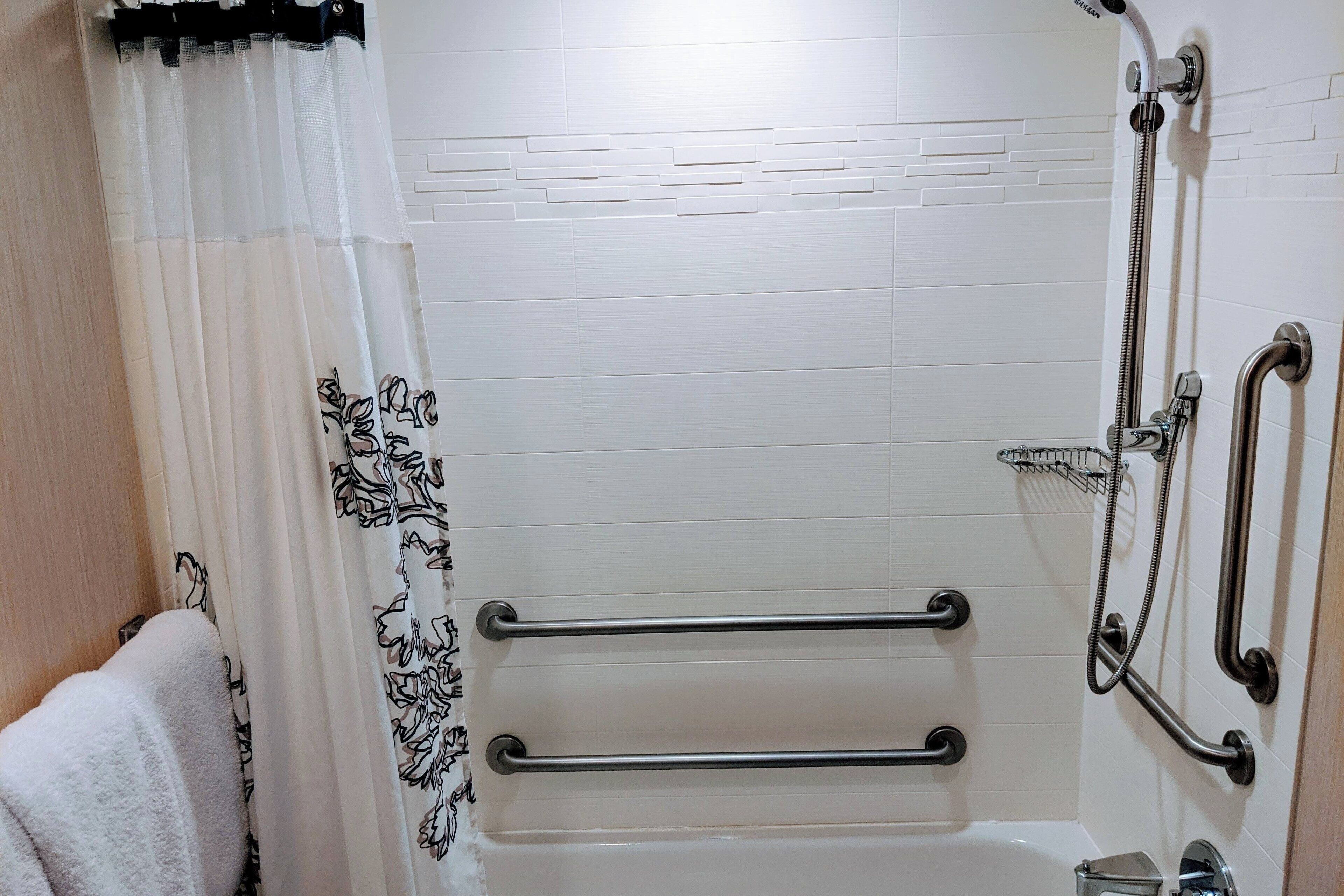combined shower/bathtub, free toiletries, hair dryer, towels