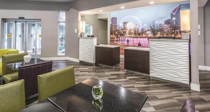 La Quinta Inn & Suites by Wyndham Atlanta Alpharetta