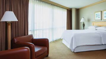 Pure, Chambre Club, 1 grand lit | Literie de qualité supérieure, coffres-forts dans les chambres, bureau