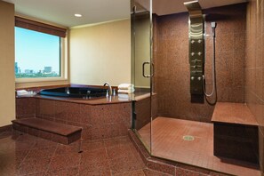 Combined shower/bathtub, eco-friendly toiletries, hair dryer, towels - Sheraton Atlantic City Convention Center Hotel (Atlantic City)