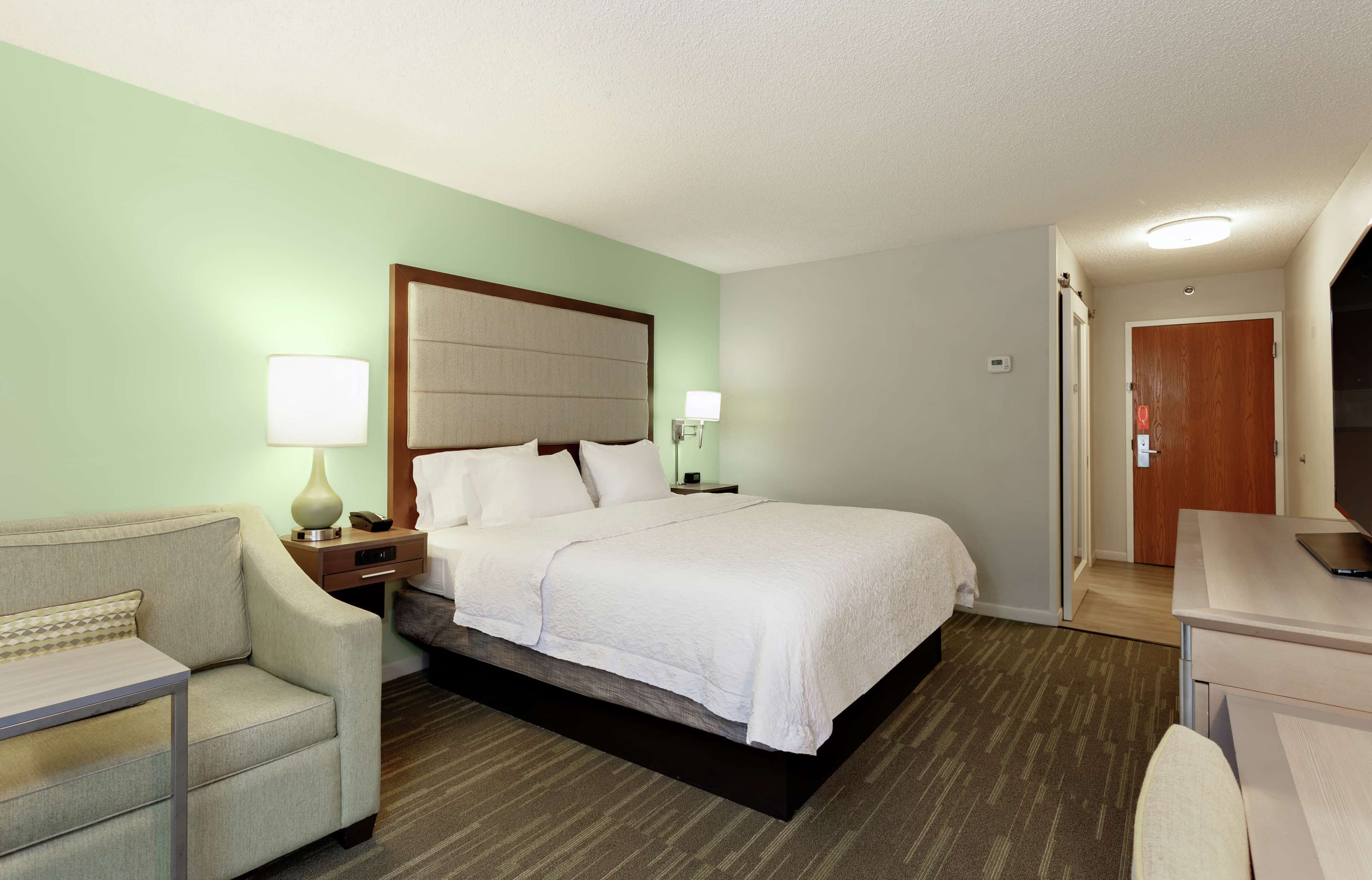 king study sofabed nosmoking | desk, iron/ironing board, free cots/infant beds, rollaway beds