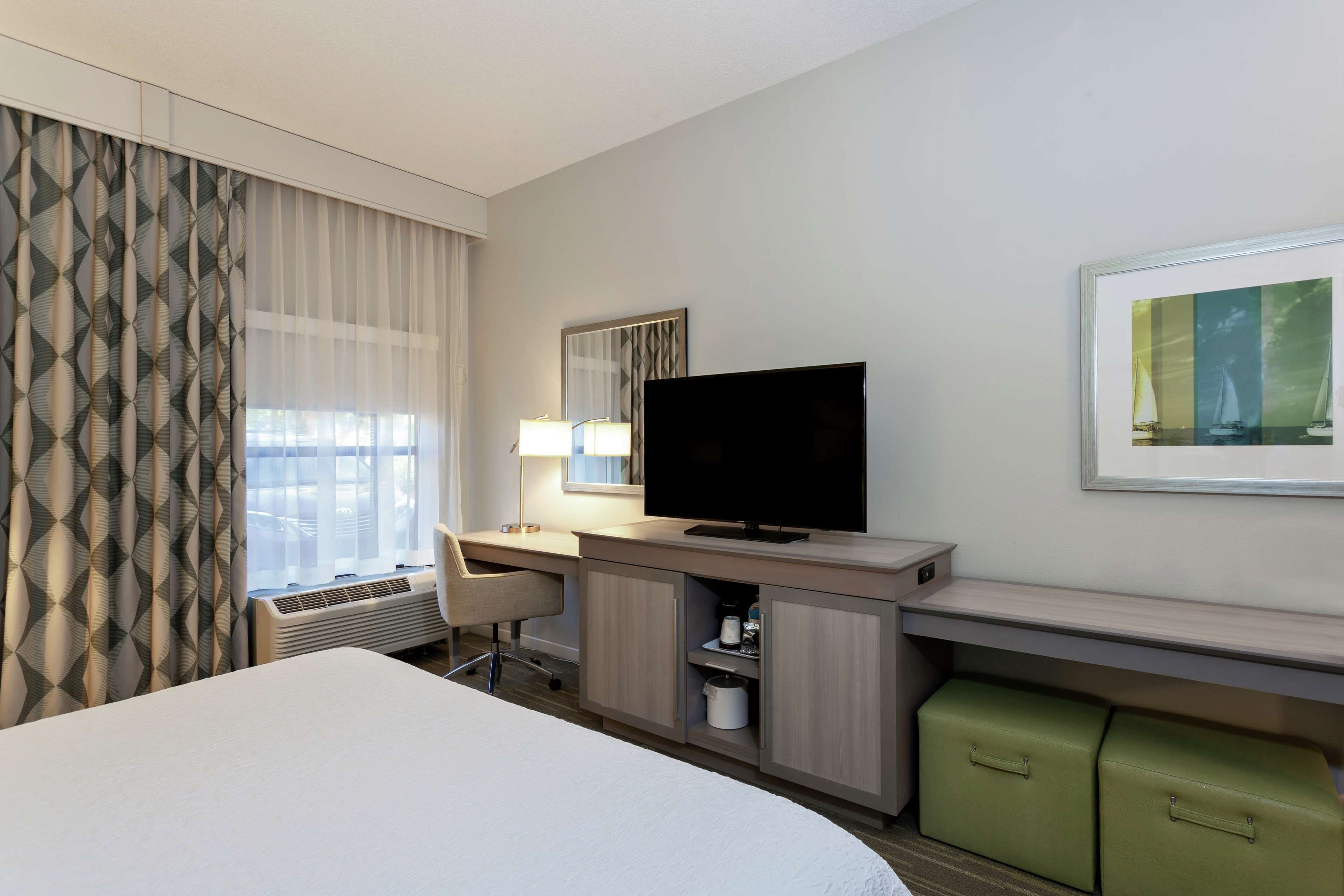 room, accessible, non smoking | desk, iron/ironing board, free cots/infant beds, rollaway beds