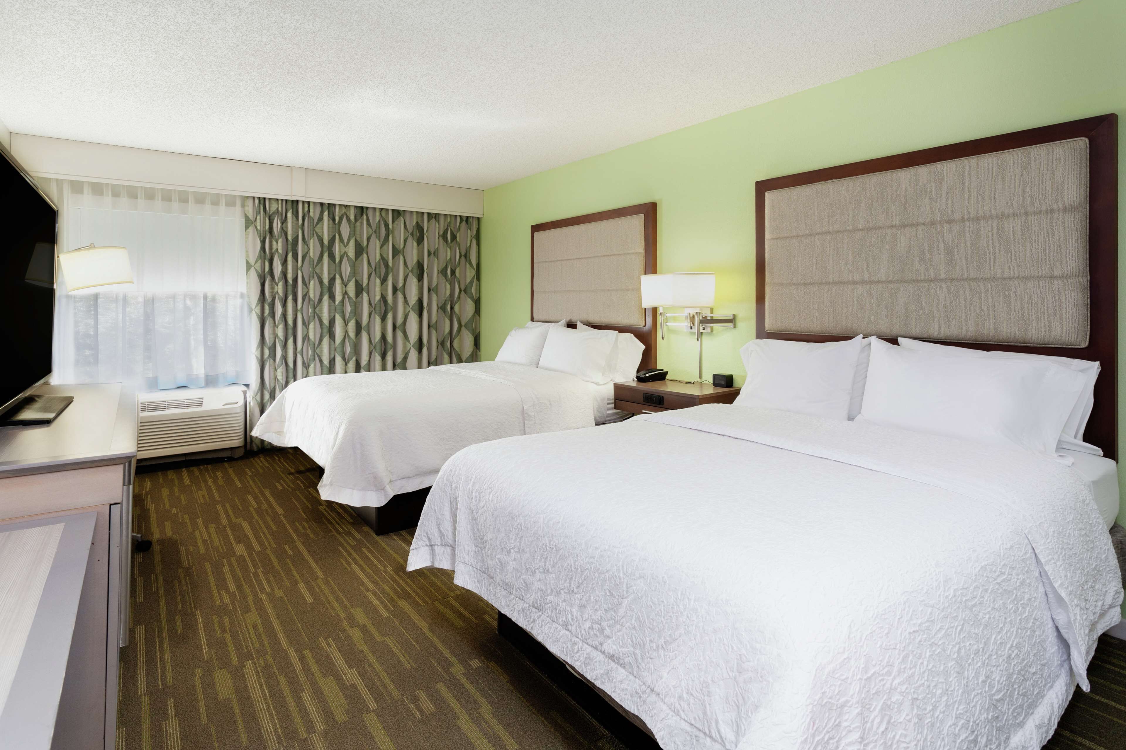 two queens nonsmoking | desk, iron/ironing board, free cots/infant beds, rollaway beds