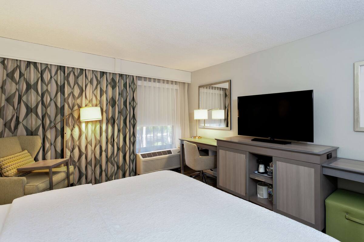 desk, iron/ironing board, free cots/infant beds, rollaway beds