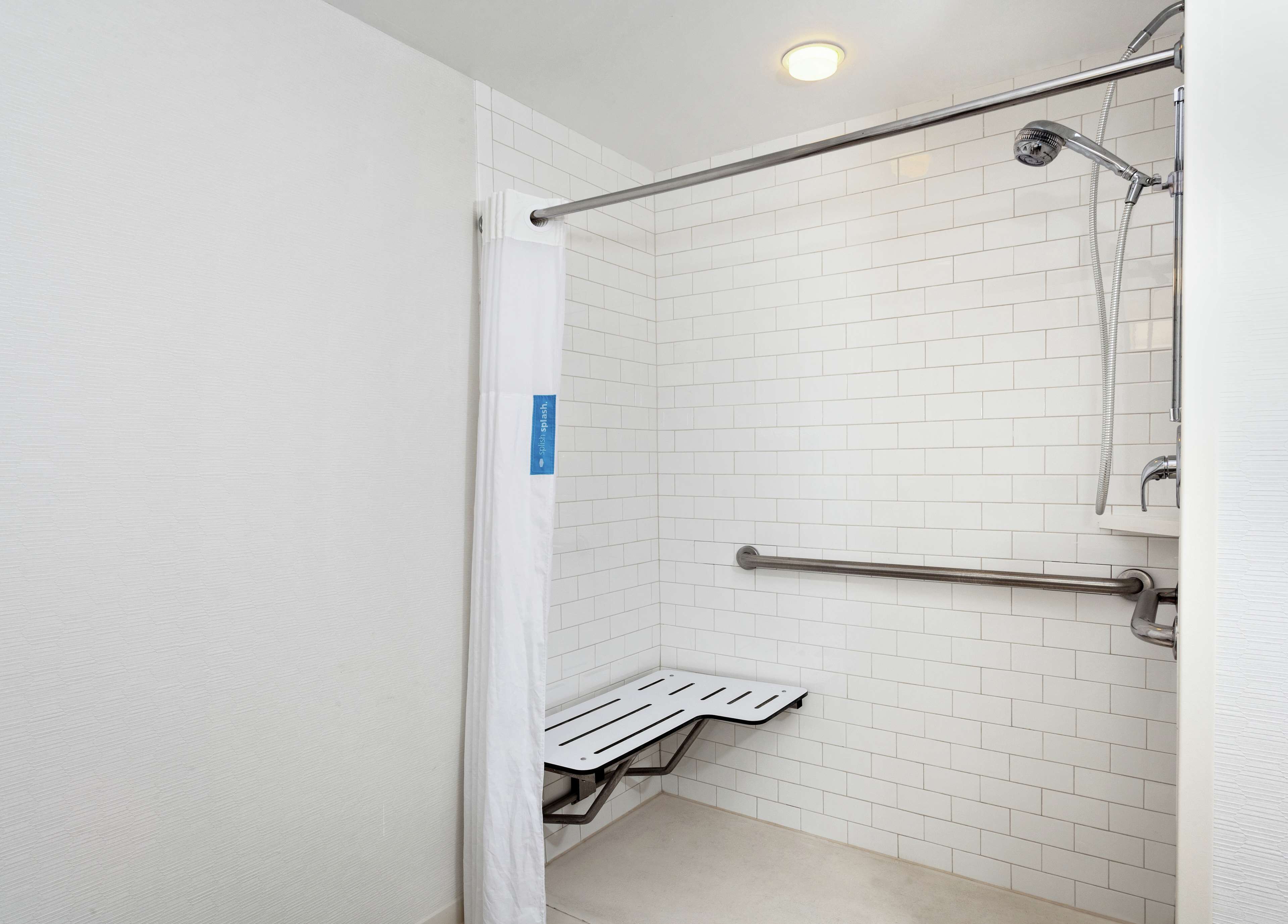 room, accessible, non smoking | bathroom shower