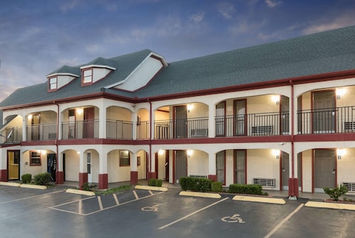 Travelodge Inn & Suites by Wyndham Norman