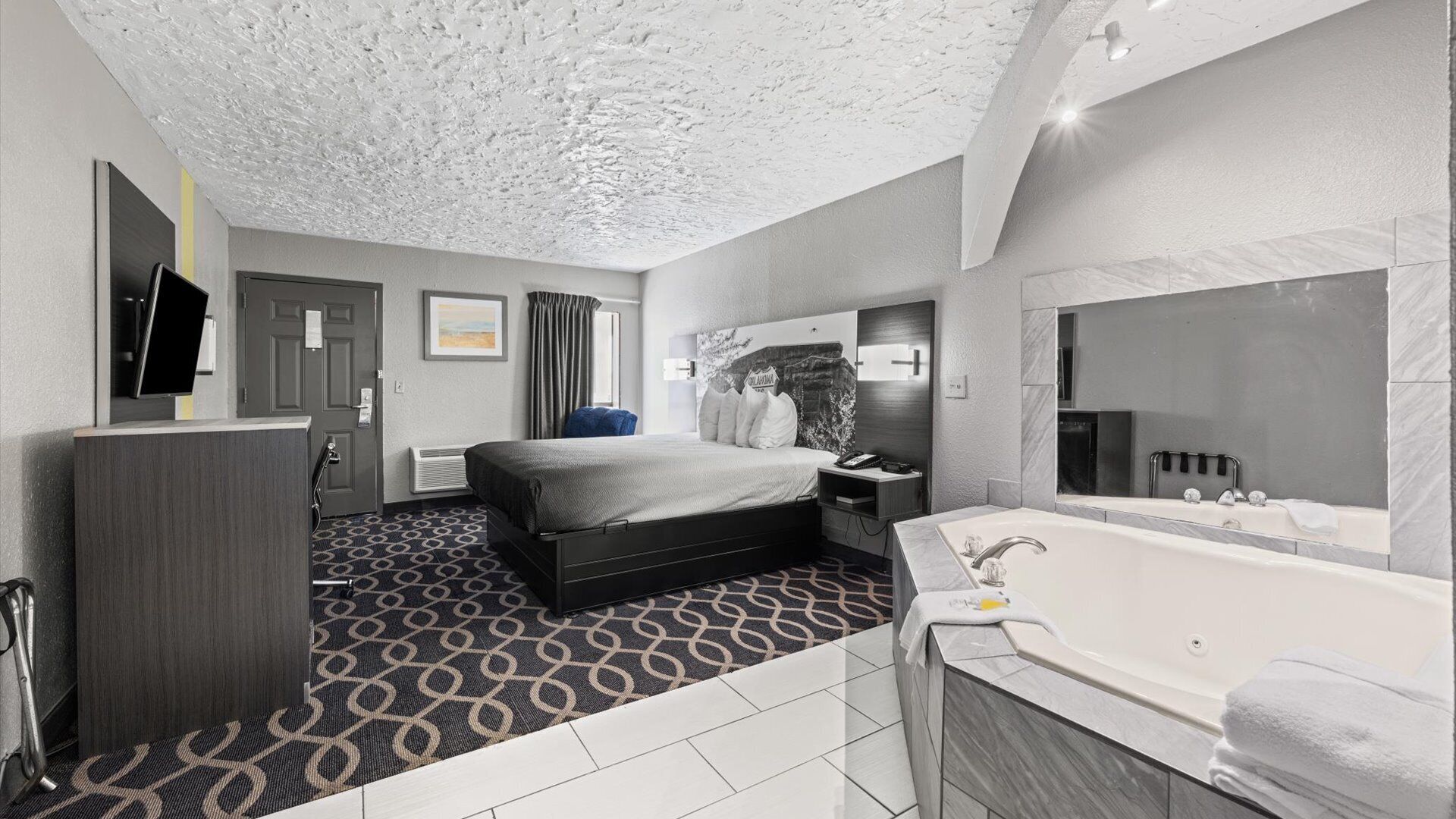Deluxe Suite, 1 King Bed, Non Smoking | Desk, laptop workspace, blackout curtains, iron/ironing board