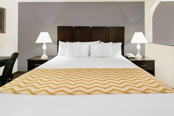 Room, 1 King Bed, Accessible, Non Smoking | Desk, laptop workspace, blackout drapes, iron/ironing board - Travelodge Inn & Suites by Wyndham Norman (Norman)