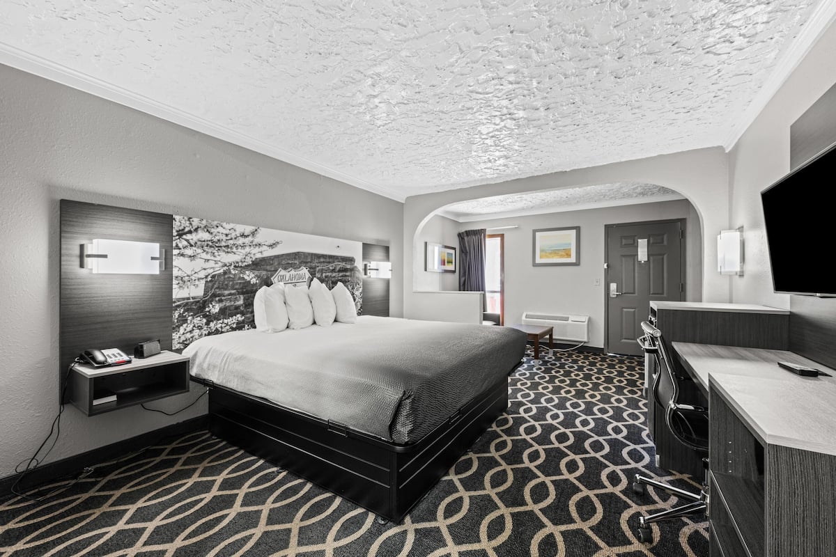 Suite, 1 King Bed, Non Smoking