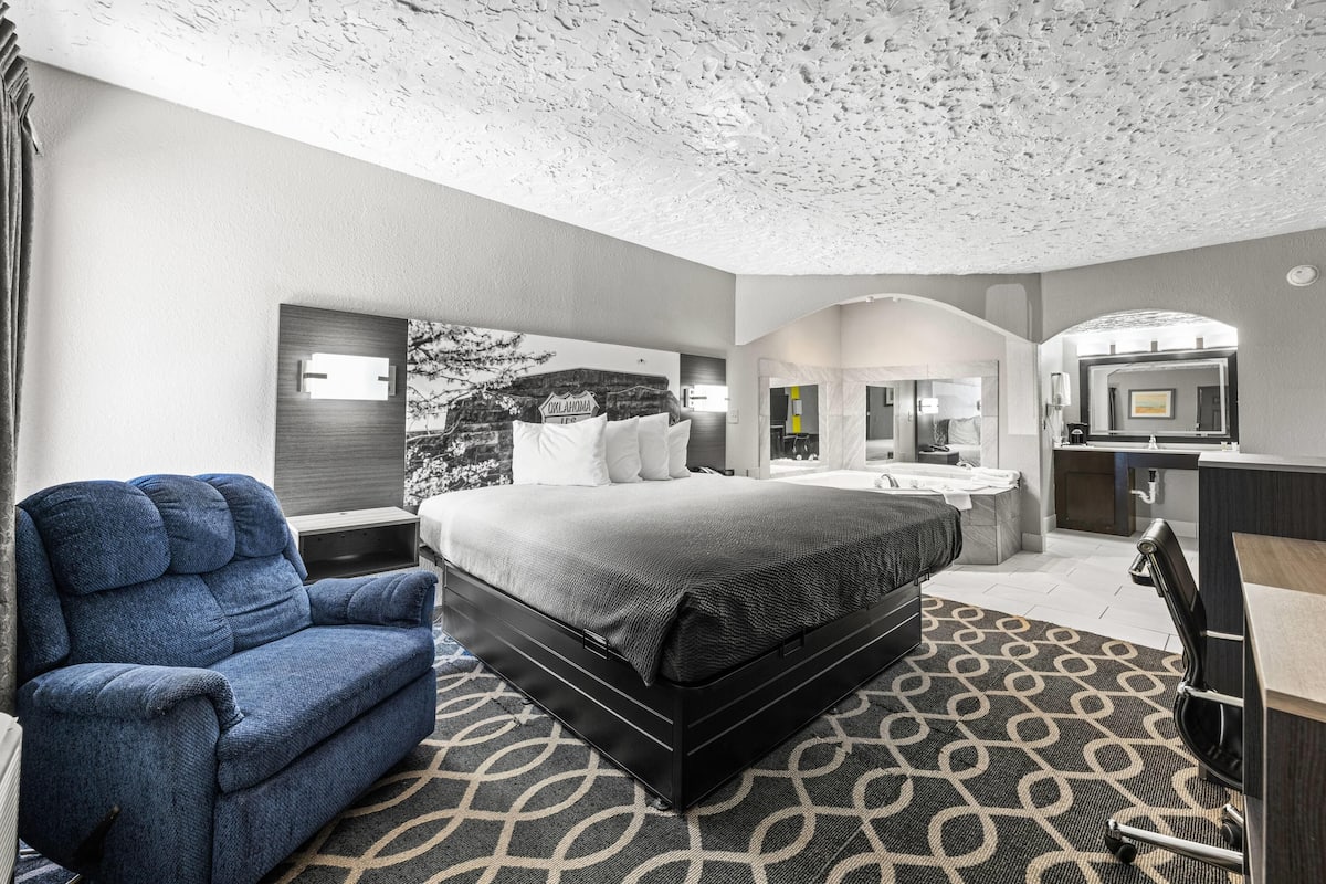 Deluxe Suite, 1 King Bed, Non Smoking