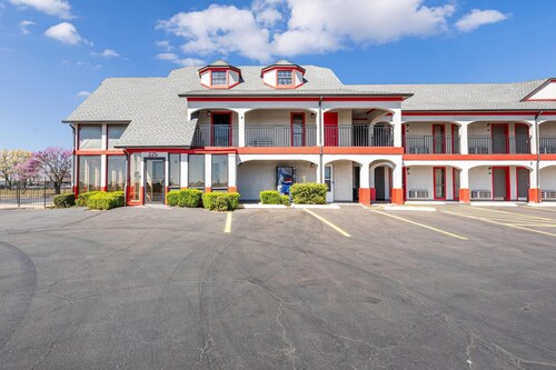 Travelodge Inn & Suites by Wyndham Norman