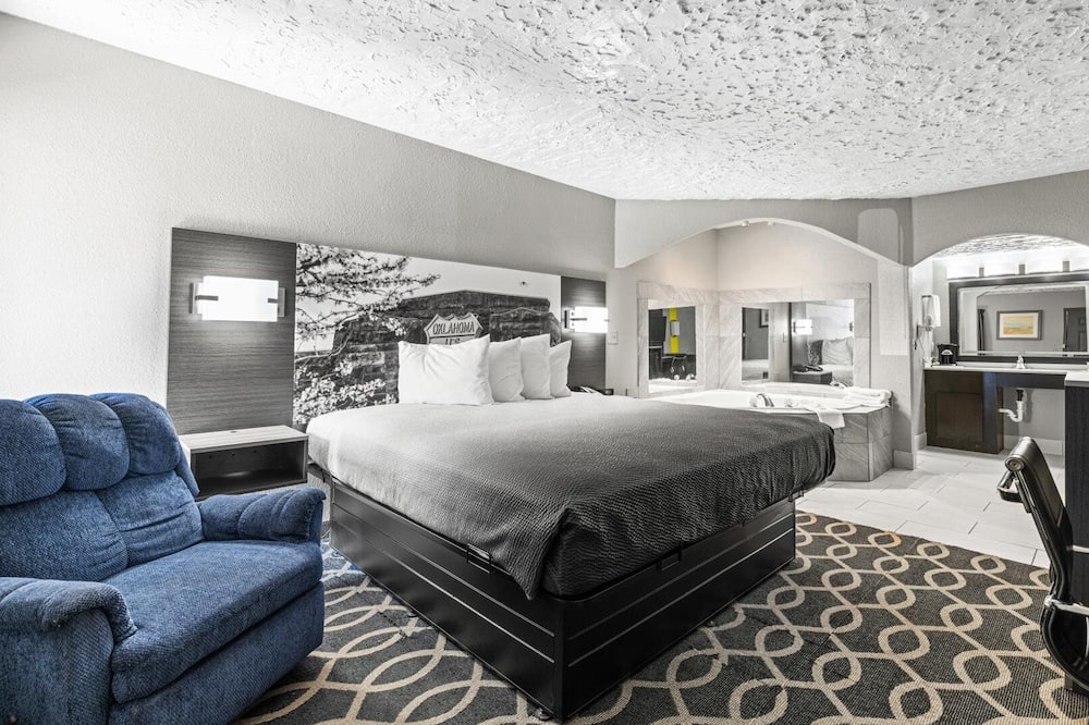 Super 8 by Wyndham Noman West
