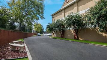 Khuôn viên nơi lưu trú