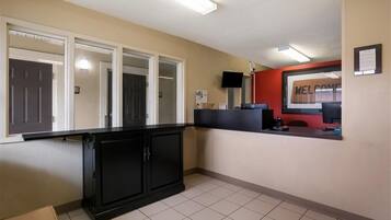 Tủ lạnh, lò vi sóng, dụng cụ pha cà phê/trà