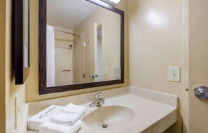 Studio, 2 Doppelbetten, Nichtraucher | Badezimmer | Duschwanne, kostenlose Toilettenartikel, Handtücher
